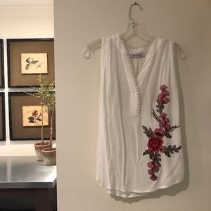 🍋 Nordstrom Cream Tank with Floral Appliqué  PM